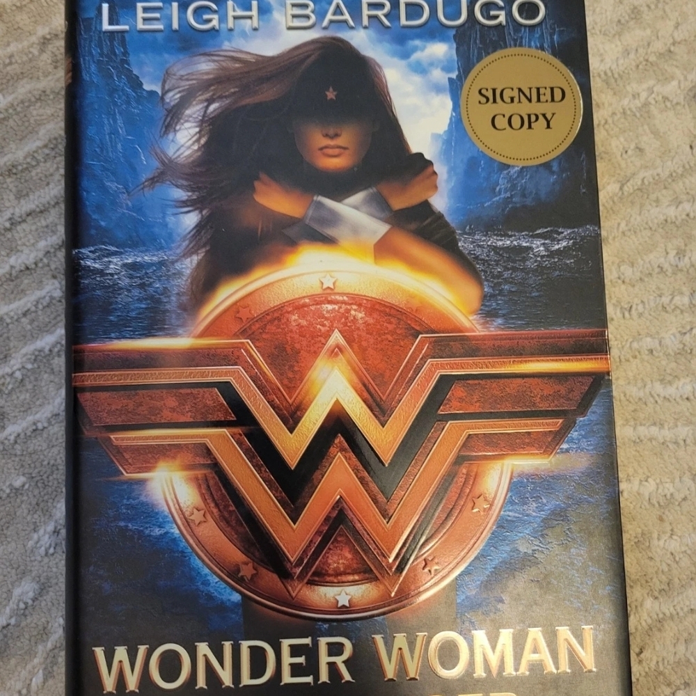 Leigh Bardugo Wonder Woman: Warbringer Autographed 1st Edition Hardcover Exc Con